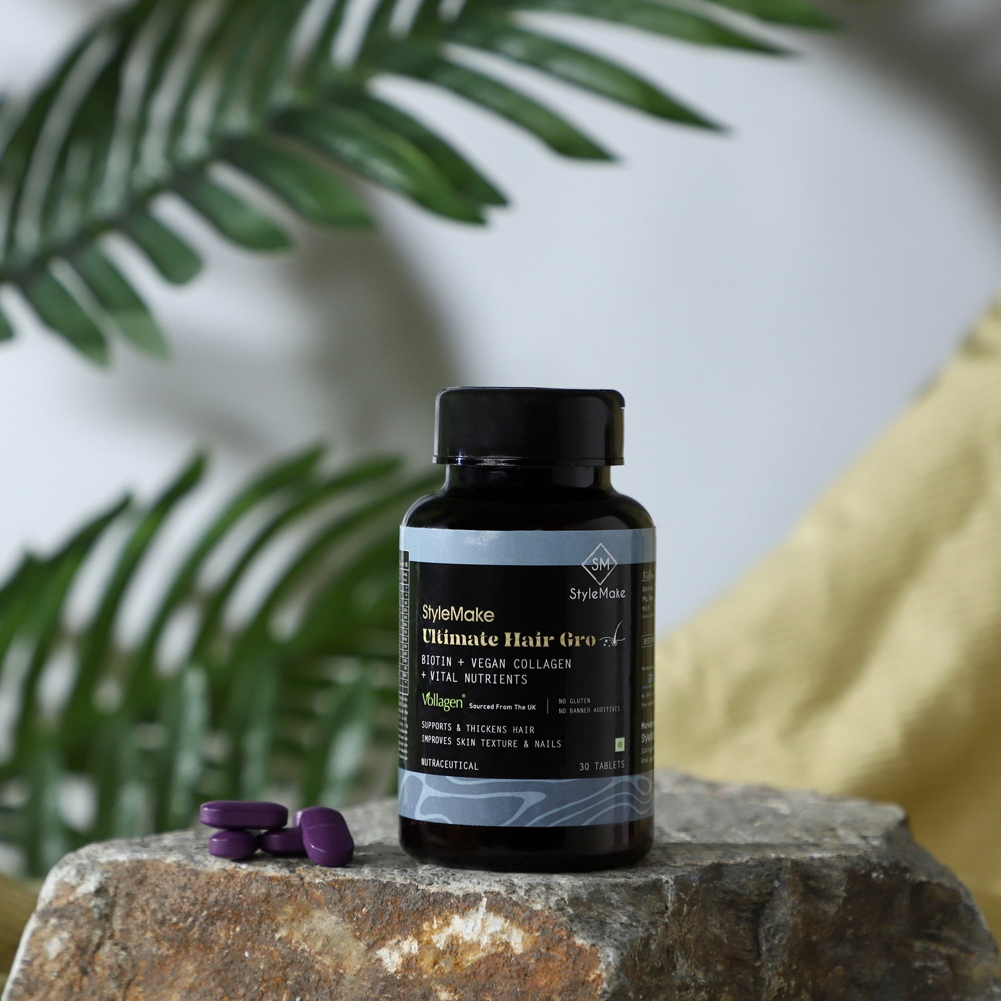 StyleMake Ultimate Hair Gro Vitamin for Men Biotin + Vegan Collagen from UK offers a powerful combination of clinically studied Biotin and UK sourced Vegan Collagen to reduce hair loss and promote regrowth. These tablets are designed to help support the health of men's scalp, nourish the hair follicles, and promote thicker, fuller locks.